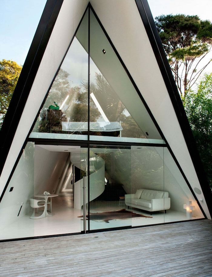 Треугольный дом в Новой Зеландии от Chris Tate