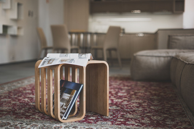 Woodieful: стул, книжная полка и кофейный столик в одном