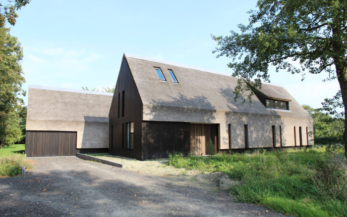 Необычный дом из тростника в Нидерландах
