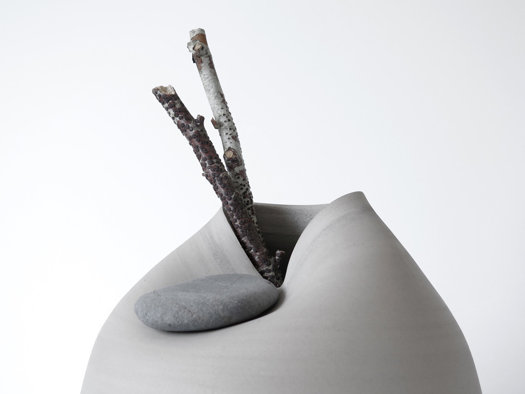 Необычная коллекция ваз с камнем "Vase Stone" от Martín Azúa