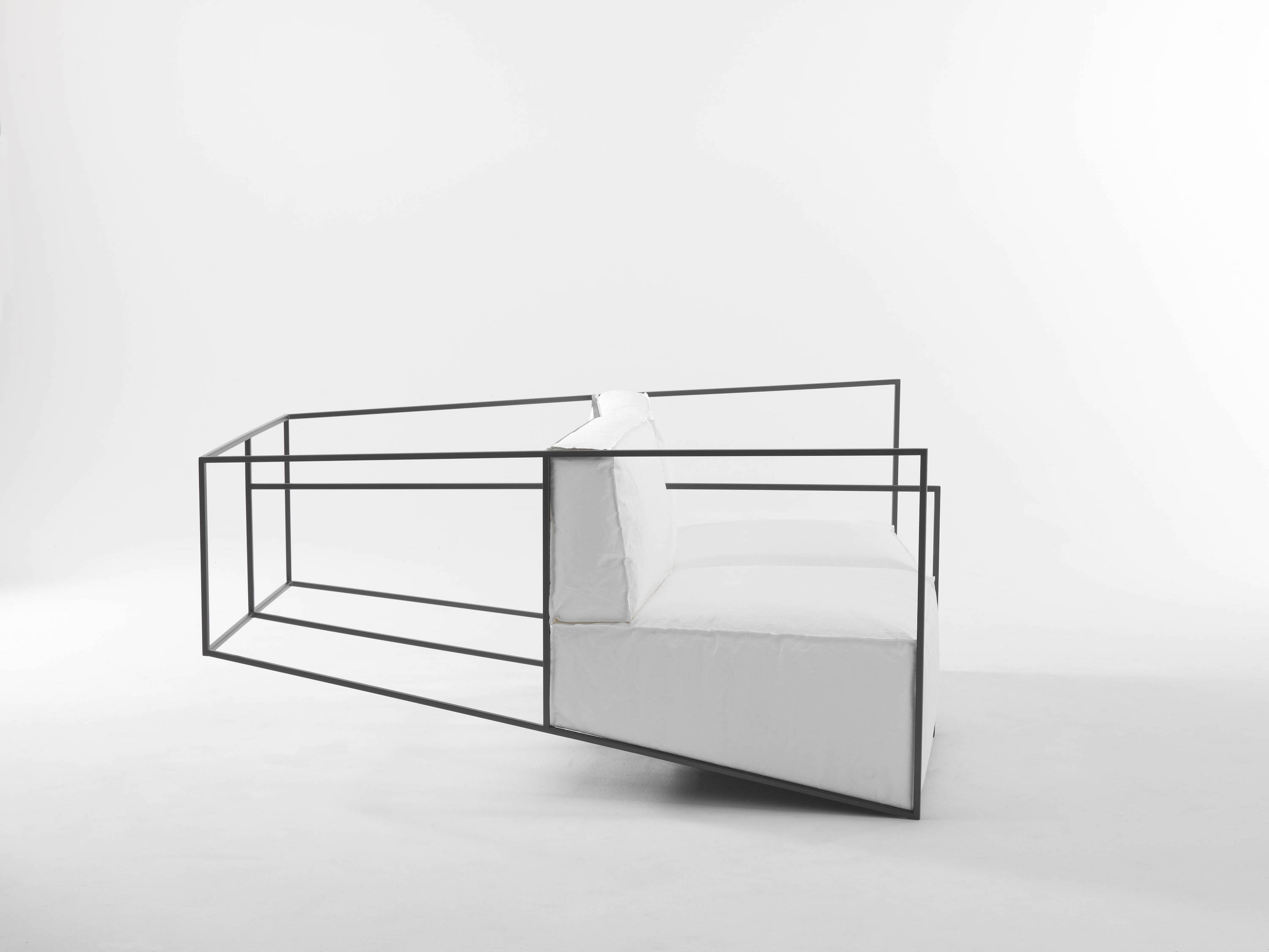 IXORB: необычный диван в стиле минимализма