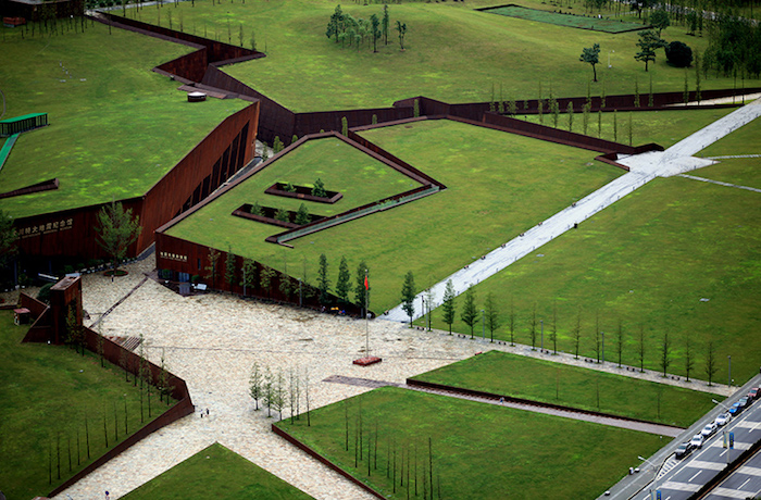 Мемориальный музей землетрясения принимает форму разорванного ландшафта