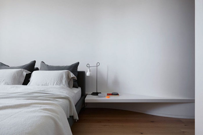 Тумбочки в спальне: 9 вдохновляющих примеров