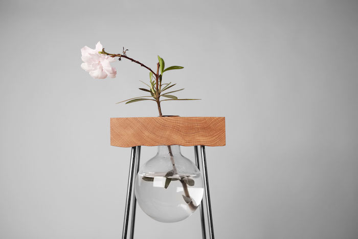 "Столик для цветка" от студии Vjemy