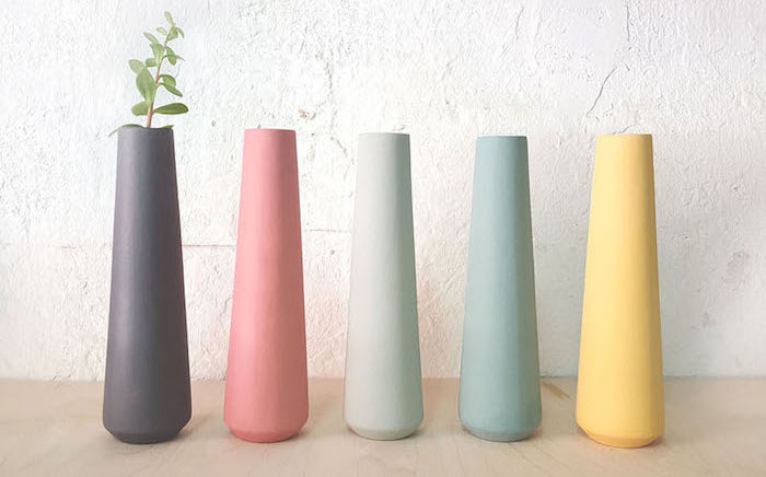Весенний декор: минималистичные вазы и подсвечники от Yahalomis