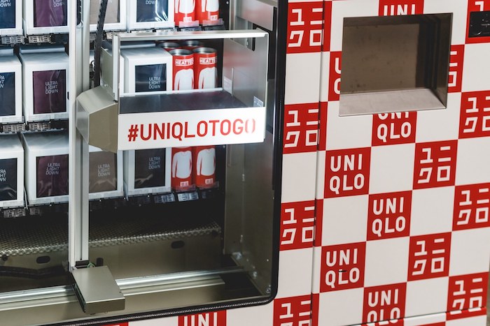 Uniqlo начал продавать одежду через автоматы